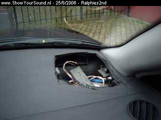 showyoursound.nl - Ralphie`s 2nd - Ralphies2nd - SyS_2006_8_25_12_52_54.jpg - p... Dus zaag je een gat in het dashboard van je Audi A3, die je &quotal" 3 weken hebt.../p