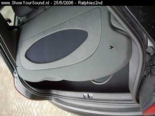 showyoursound.nl - Ralphie`s 2nd - Ralphies2nd - SyS_2006_8_25_20_4_45.jpg - bekleed en stukje speakerstof eronder. Strak!