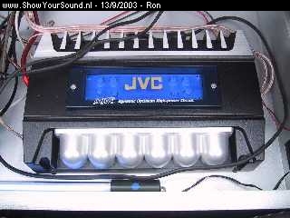 showyoursound.nl - Extreme Multimedia 1.8 20v Turbo - Ron - golf_r32_007.jpg - De JVC KS-AX6500 levert de nodige power voor beide Woofers.