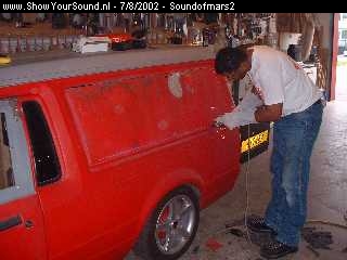showyoursound.nl - Xtreme Car Concept DB Drag Ford Escort  - Soundofmars2 - ford6.jpg - Bass Daddy making some space for 4 Kicker ZR1000 amplifiers