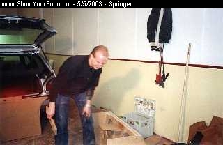 showyoursound.nl - JBL + MAGNAT = POWER  *update* !!!! - Springer - -8.jpg - Hier is Mark bezig met het vakje voor de condensator.
