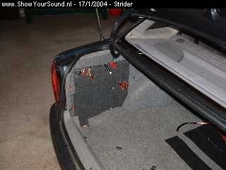 showyoursound.nl - Opel Astra @ Sound Quality - Strider - 5_kofferbak_begin_3jpg.jpg - Plankje bekleed en vastgezet.