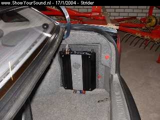 showyoursound.nl - Opel Astra @ Sound Quality - Strider - 9_hollywood.jpg - Mijn 2de versterker (Hollywood RHV 1600D). Deze versterker stuurt mijn subwoofer aan:/PPJL Audio 12W6v2