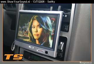 showyoursound.nl - Swiftys DLS en Pioneer setup - Swifty - SyS_2006_7_13_22_3_16.jpg - Dit is de radio met klapscherm van Sony(XAV-7W). Hierop staan de PlayStation2, Sony 10cd-wisselaar en een dvd-speler op aangesloten.
