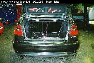 showyoursound.nl - Seat Cordoba SX - Team_Ibiza - a.jpg - Ruimte genoeg in de kofferbak.... Dus we gaan eerst eens meten met wat mallen