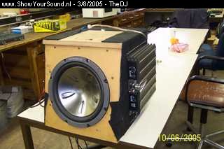 showyoursound.nl - Je verwacht het niet h - TheDJ - SyS_2005_8_3_20_56_11.jpg - Dit moet achter de bank