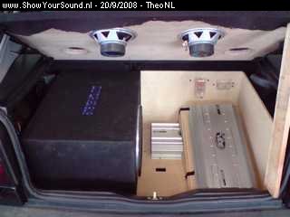 showyoursound.nl - Mijn eerste kofferbak project - TheoNL - SyS_2008_9_20_16_20_29.jpg - pHet zit erin, alleen nog ff afwerken met bekleding/p