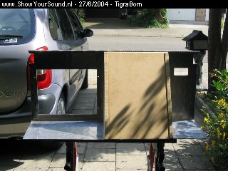 showyoursound.nl - Tigra4Ever - TigraBom - 102_0253.jpg - Dit Bakje komt achter de woofer