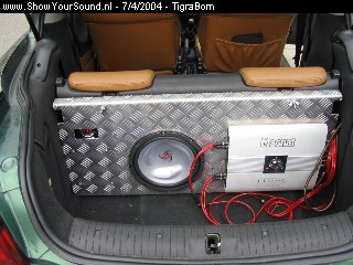 showyoursound.nl - Tigra4Ever - TigraBom - 102_0284.jpg - Nog een een beeld van heel de koffer,alleen de kabels he:@( mja oplossen he!!