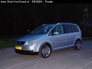 showyoursound.nl - Webmaster Gers Touran  - Touran - 20040506touran1.jpg - Eindelijk is mn nieuwe automobiel binnen!!/PPVW Touran Higline 2.0 TDI BRReflex Silver * Sportonderstel * Schuif-Kanteldak * 18