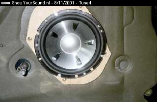 showyoursound.nl - Plain and simple - Tune4 - 12.jpg - This is the woofer in place. I used 6 screws to place the woofer. One of our future planes is to use sound deadner on the hole door. BR