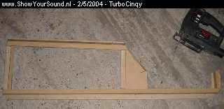 showyoursound.nl - Fiat Cinquecento Turbo -->Tuning, Styling And ICE - TurboCinqy - deurpaneel-rechts.jpg - ---- 05-02-2004 ----BRbrbrBRDe eerste beginselen van mn nieuwe deurpanelen zijn er.BRDit is de achterwant van de bak met de randen. BRbrbrBRMijn deur is dubbelwandig onder en maak gebruik van de uitholling in het plaatstaal. Vandaar dat hij aan de achterkant open is. BR