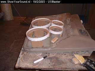 showyoursound.nl - US Blaster Demo Car Build By Xtreme Car Concept - USBlaster - windstar60_17_10_2002.jpg - Like kama-sutra: place yourself... eh your speakerrings in any position you like...