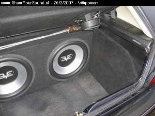 showyoursound.nl - Mijn VW Golf 2 - VWpowerr - SyS_2007_2_25_0_58_6.jpg - Op de rechterplank komt de andere JBL gto 75.4 versterker. Alles inbouwklaar gemaakt