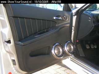 showyoursound.nl - ALFA ROMEO 156 CAR-INSIDE Nijverdal.   NIEUW  25 to Life !! - alfa156 - SyS_2005_10_18_16_9_38.jpg - Oude deurplaat met zwart Leer!