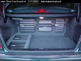 showyoursound.nl - mb e200 met pioneer install - automatemmeloord - kofferbak.klaar.JPG - Helaas geen omschrijving!