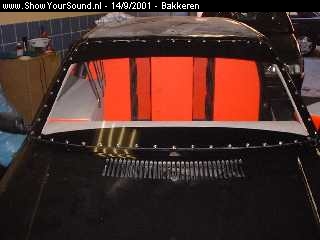 showyoursound.nl - Team Thunder 4 , 165,7dB--NEW PICTURES-- - bakkeren - uno5.jpg - The new plexi windshield bolted in place