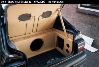 showyoursound.nl - Renault 19 with nice sound - bartuitlauwe - 02_met_mdf_van_links_gezien.jpg - Hier zit al het MDF nog even in de auto, voor de laatste aanpassingen. 