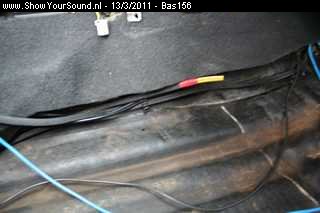showyoursound.nl - bas156 - bas156 - SyS_2011_3_13_18_30_19.jpg - pAlle speaker en remote draden lopen door de orginele fabrieks tyraps heen samen met de overige bedrading./p