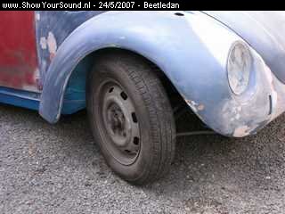 showyoursound.nl - Kever Cabrio 1971  - beetledan - SyS_2007_5_24_15_25_50.jpg - Een detail pic van zijn spatbord...