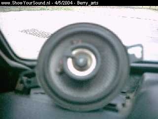 showyoursound.nl - VW GoLf 2 = het maakt een tering herry!!! - berry_arts - im000325.jpg - hier mn 2 weg speakers van jbl BRde JBL GTO 302 de watts weet ik niet precies maar het zijn der genoeg !