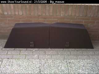 showyoursound.nl - Big_Meeuws Astra - big_meeuw - SyS_2006_3_21_1_35_45.jpg - hier zie je de zijpanelen, die ik heb gemaakt van 16mm mdf en zolang heb bekleed met kofferbakstof.
