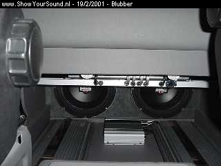 showyoursound.nl - Very Stealth install - blubber - Dsc00015.jpg - Amplifier up and gone..