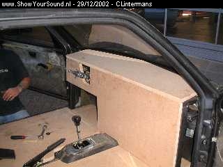 showyoursound.nl - boomcar - cLintermans - pict0005.jpg - in de auto zitten tot nu toe ongeveer 10 platen mdf 22mm 25mm 30mm 