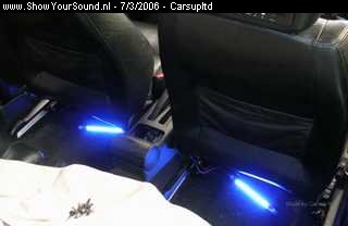 showyoursound.nl - Carsup ltd latest visual and sound project  - carsupltd - SyS_2006_3_7_1_49_24.jpg - Neon onder de voorstoelen