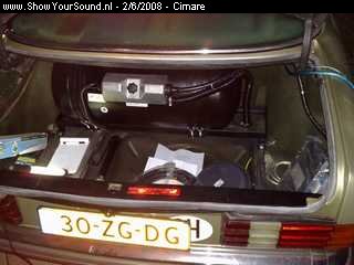 showyoursound.nl - Hifonics Benz - cimare - SyS_2008_6_2_22_36_25.jpg - pDe kofferbak voordat ik begon. I heb het reservewiel verwijderd om plaats te maken voor de subwoofer./p