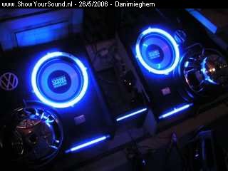 showyoursound.nl - SPL in mijn VW Kever 1303S - danimieghem - SyS_2006_5_26_15_29_42.jpg - En bij nacht....  lekker ICE blue neon verlichting !