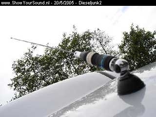 showyoursound.nl - snelle caddy met leuke instal. (Verkocht) - dieseljunk2 - dsc00108.jpg - De kleefvoet antenne vervangen door een echte 27MC antenne op de plaats van de orginele FM antenne.