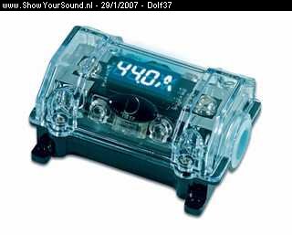 showyoursound.nl - Extreme JBL - dolf37 - SyS_2007_1_29_20_48_6.jpg - De zekering houder (mini ANL) voor onder de kap. Deze heeft een volt en ampere meter die om de paar seconden verspringt