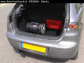 showyoursound.nl - Seat Ibiza FR met Pioneer E-motion - dutchy - ibi_003.jpg - versterker en sub in de kofferbak...