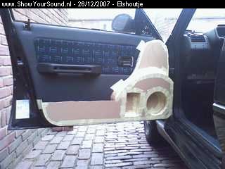 showyoursound.nl - Peugeot 205 1.4 Audio System Install - elshoutje - SyS_2007_12_26_19_55_48.jpg - pHet 1e idee, echter aan de bijrijderskant zat nog een dashboard kastje, deze kon met deze mal niet open. Verder op zijn nog andere mallen te zien, waarop een ander model te zien is/p