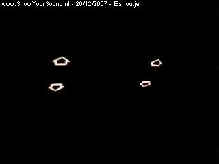 showyoursound.nl - Peugeot 205 1.4 Audio System Install - elshoutje - SyS_2007_12_26_19_58_44.jpg - pDe verlichte raamschakelaars. Ook gelijk een module geinstalleerd, die automatisch me ramen sluit wanneer ik me auto op slot doe./p