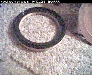 showyoursound.nl - GAS-BOOT - eppeRRR - image14_web.jpg - hier de houten ring waar de speaker op gemonteerd wordt. Hier is goed te zien hoe gelijk de 2 delen aan elkaar zijn