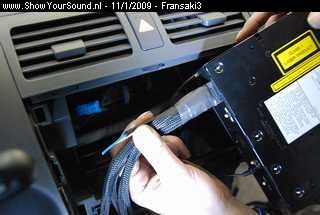 showyoursound.nl - Swift sport W7 by proline - fransaki3 - SyS_2009_1_11_14_38_58.jpg - pAansluiting powersupply cable op headunit/p