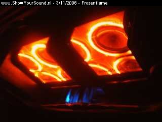 showyoursound.nl - beautiful sound and light - frozenflame - SyS_2006_11_3_22_48_14.jpg - 2x10 inch Caliber Alu/Red woofers