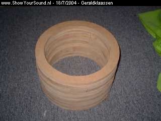 showyoursound.nl - MTX INSTALLATIE - geraldklaassen - ringen.jpg - Dit zijn de ringen die voorop de kist komen. Buitenkant gefreest binnenkant gezaagt met decoupeerzaag.