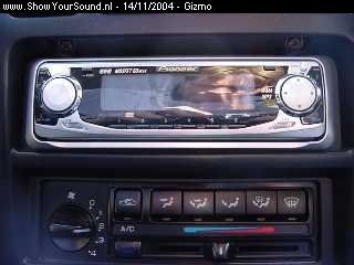 showyoursound.nl - Nissan Powerrrrr - gizmo - dsc00087.jpg - Oude radio er uit en de nieuwe er in.BREen pioneer met mp3 wma en cd speler.BR