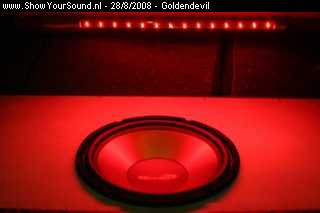 showyoursound.nl - The roar of the devil - goldendevil - SyS_2008_8_28_21_48_11.jpg - pHier de subwoofer met led-staaf./p