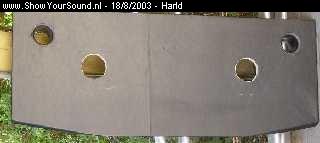 showyoursound.nl - 18 inch woofers inside - harld - kist12.jpg - De originele hoedenplank paste niet, dus heb ik die nagemaakt met daarin gaten voor de baspijpen en twee gaten voor de middentoon speakers