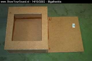 showyoursound.nl - Klein maar gemeen.. - illigalhenkie - im002197a.jpg - Dit word de kist voor mijn nieuwe Subwoofer van Kicker..BRHij is 42 cm in het vierkant zoals je kunt zien..BRDe versterker komt er naast../PP