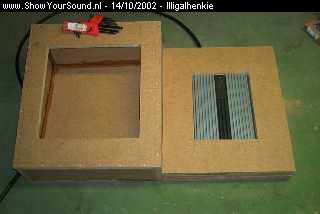 showyoursound.nl - Klein maar gemeen.. - illigalhenkie - im002201a.jpg - Diversen lagen mdf om de versterker heen gelegd..BR