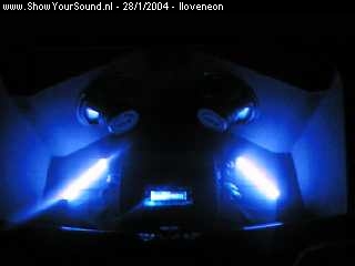 showyoursound.nl - the party car - iloveneon - muziek_neon_internet.jpg - mijn kistje met de neon aan