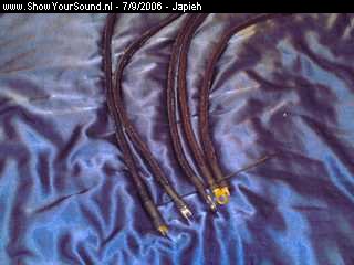 showyoursound.nl - 323 Volume - japieh - SyS_2006_9_7_22_24_20.jpg - mijn kabels netjes in de snakeskin gelegd. voor het eerst dat ik het hem gedaan maar vind het goed gelukt.
