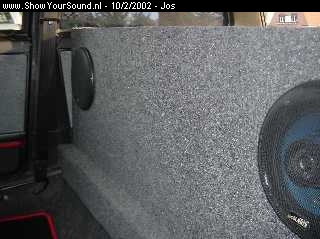 showyoursound.nl - Nog geen omschrijving !! - jos - uno5.jpg - De achterkant, hier zitten mijn speakers, 3-weg us-blasters van 200 watt. 