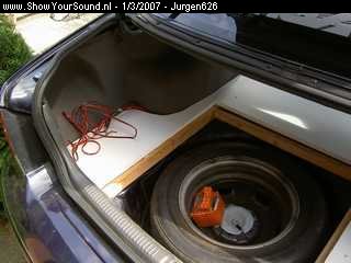 showyoursound.nl - Mazda 626  - jurgen626 - SyS_2007_3_1_16_43_54.jpg - zo de bodemplaat er in van MDF in de grondlak.