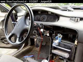 showyoursound.nl - Mazda 626  - jurgen626 - SyS_2007_3_1_16_48_39.jpg - zo even een gedeelte van het dashboard gesloopt.